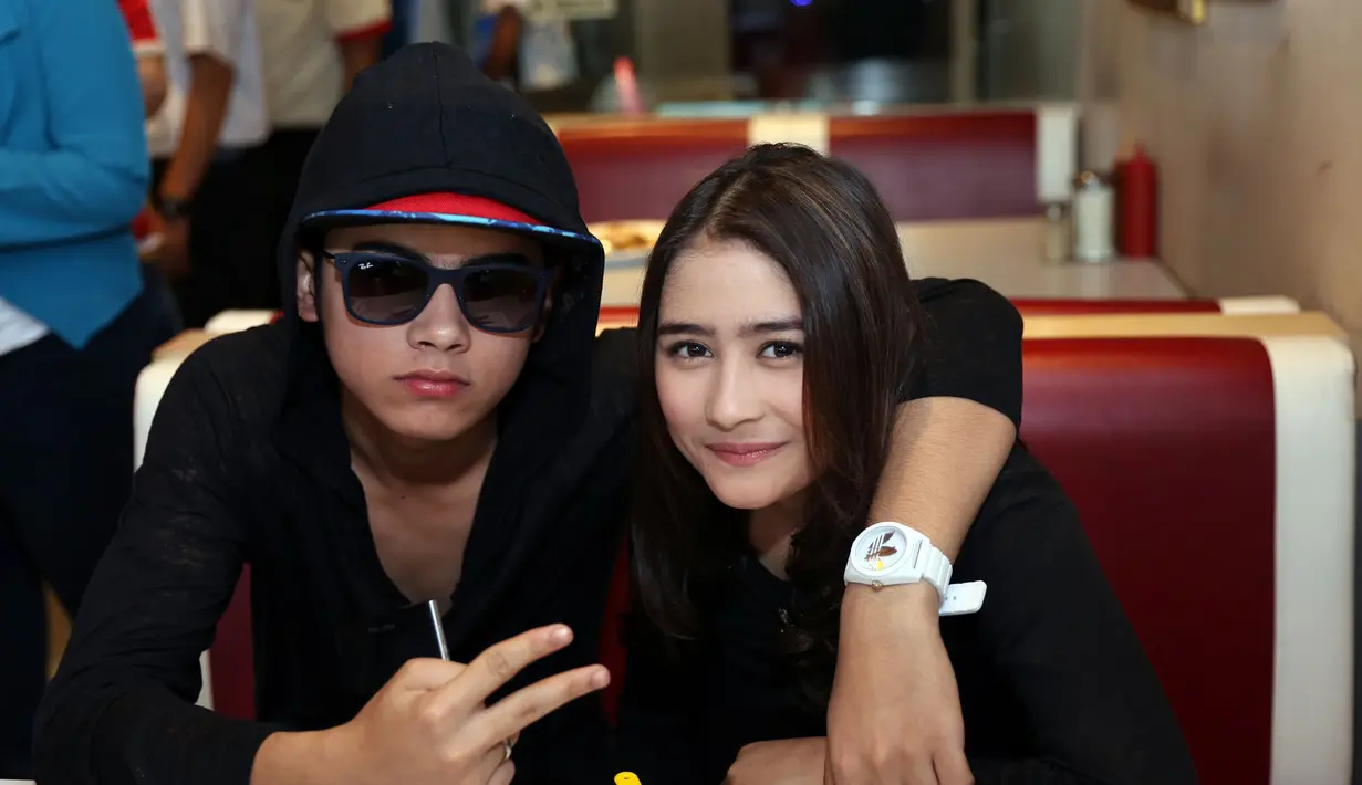 Walau sudah sering menunjukkan hal macam ini, namun mereka tetap menyangkal bahwa mereka pacaran.