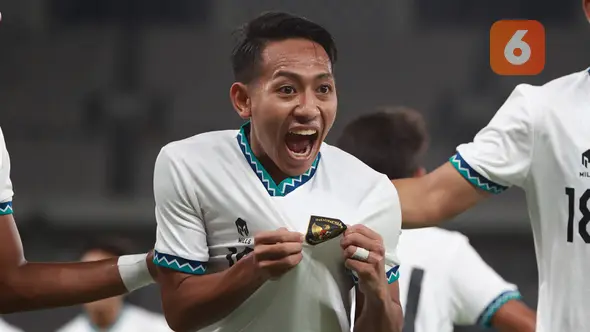 <p>Pemain Timnas Indonesia U-22, Beckham Putra melakukan selebrasi setelah mencetak gol ke gawang Timnas Lebanon U-22 pada laga leg kedua uji coba di Stadion Utama Gelora Bung Karno (SUGBK), Jakarta, Minggu (16/4/2023). Timnas Indonesia U-22 menang dengan skor 1-0. (Bola.com/M Iqbal Ichsan)</p>
