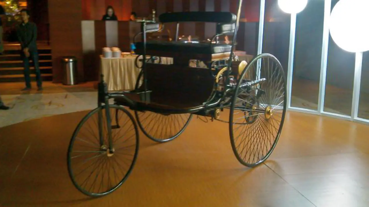 Mobil Milik Susuhunan Surakarta Warnai 45 Tahun Mercedes Benz