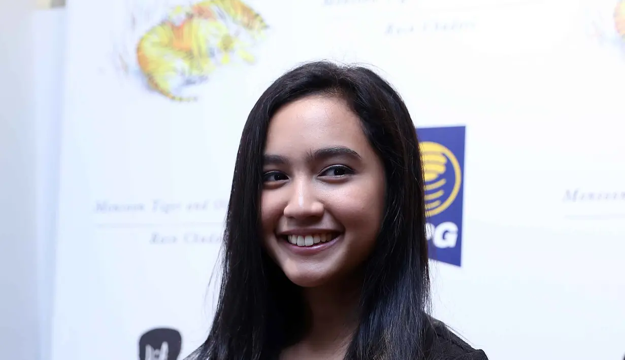 "Aku merasa tertantang, jadi PR. Justru PR itu yang menbuat aku suka. Apalagi kan kalau film butuh proses reading, observasi, seru saja sih," aku artis cantik berusia 20 tahun ini. (Nurwahyunan/Bintang.com)