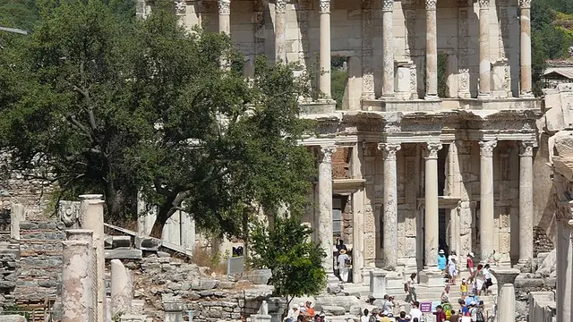 Library of Celsus di Turki.