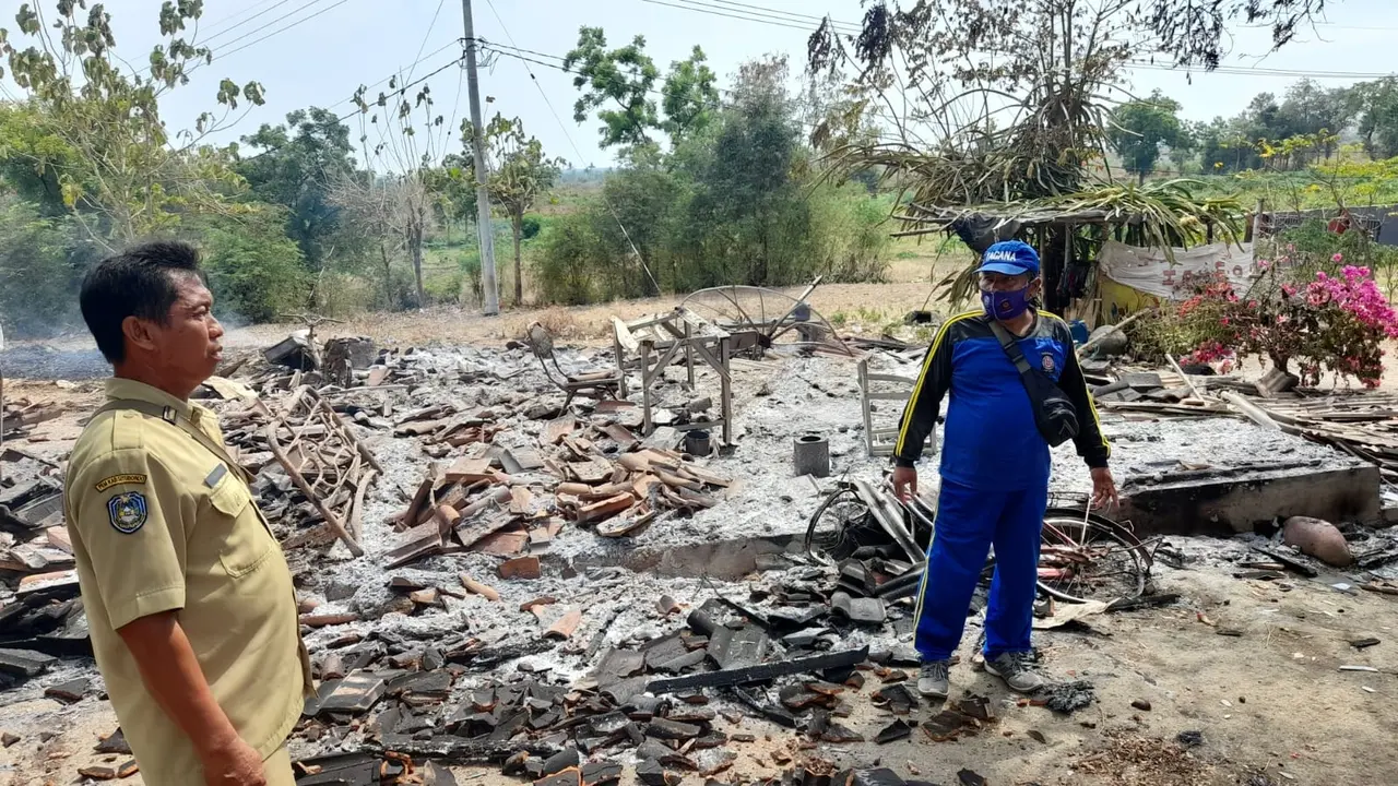 Kebakaran rumah milik warga Desa Sumberejo, Banyuputih, Situbondo. (Istimewa)