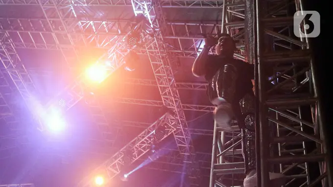 Heboh! Nassar Sampai Panjat Tiang Panggung Pestapora 2022