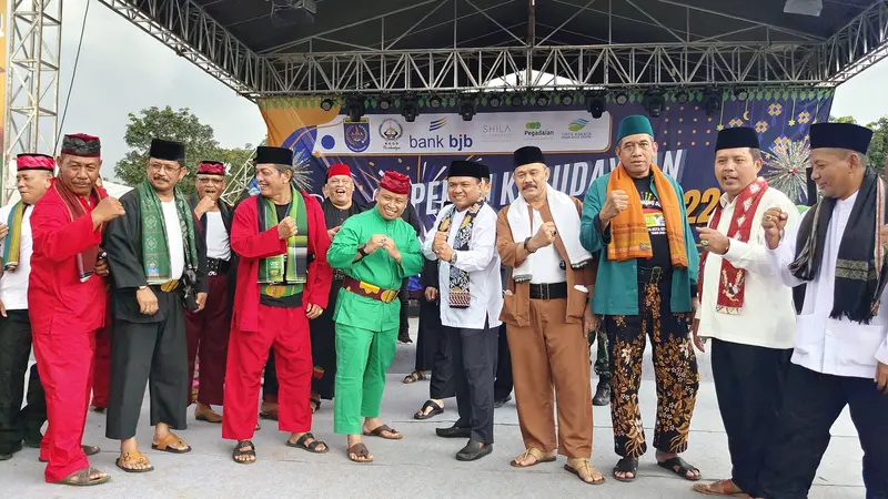 Pemkot Depok bersama KOOD saat membuka festival kebudayaan Lebaran Depok di Perumahan Shila at Sawangan, Kecamatan Sawangan, Kota Depok. (Liputan6.com/Dicky Agung Prihanto)