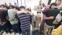 Momen haru puluhan pelajar terlibat kerusuhan Jepara menangis dalam pelukan orang tua