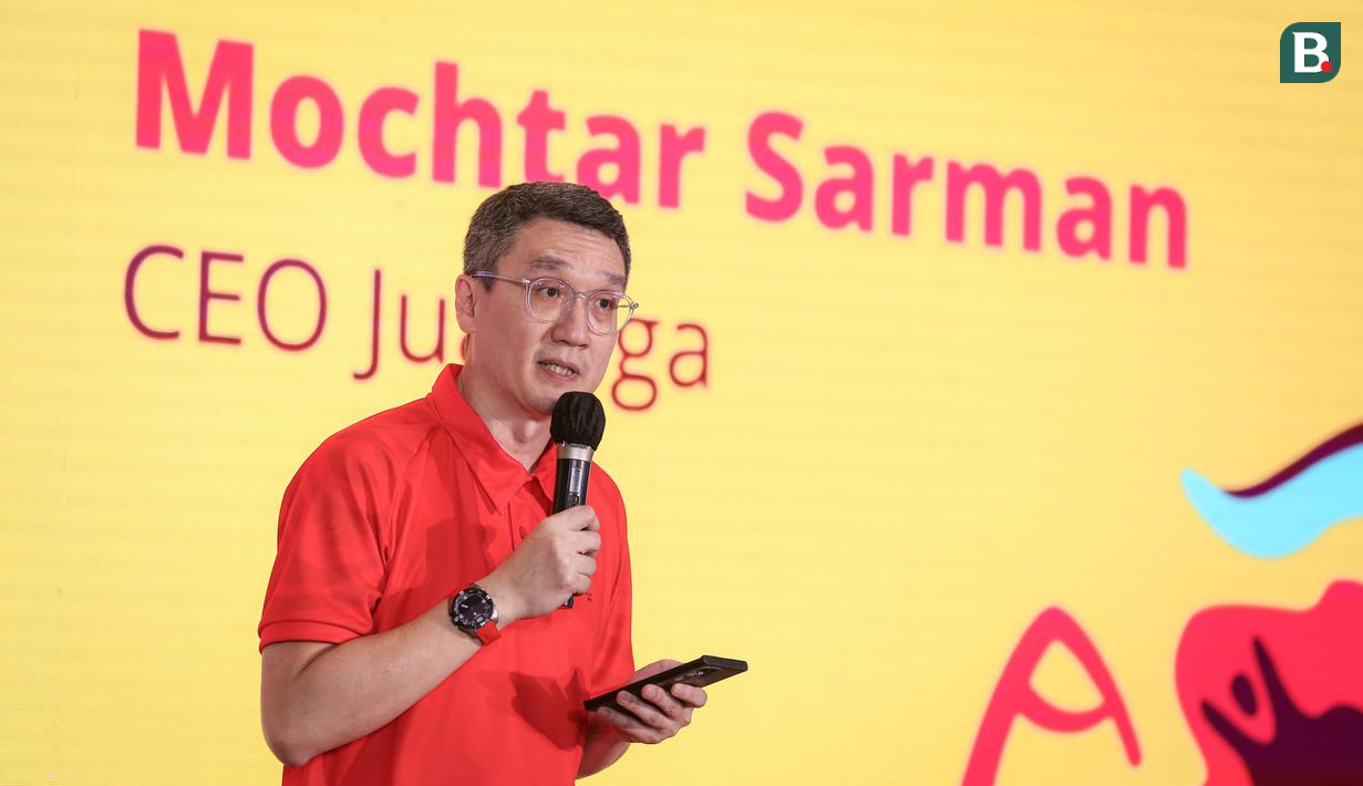 <p>CEO PT Juara Raga Adidaya (JUARAGA), Mochtar Sarman memberikan sambutan&nbsp;saat launching merchandise resmi Piala Dunia U-20 2023 di Atrium Mall FX Sudirman, Senayan, Jakarta, Rabu (08/03/2023). (Bola.com/Bagaskara Lazuardi)</p>