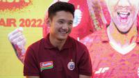 Pemain Persija Jakarta, Syahrian Abimanyu&nbsp;saat menghadiri&nbsp;Meet and Greet bersama tim Persija Jakarta di Jakarta Fair Kemayoran (JFK), Jakarta, Kamis (30/06/2022). (Bola.com/Bagaskara Lazuardi)