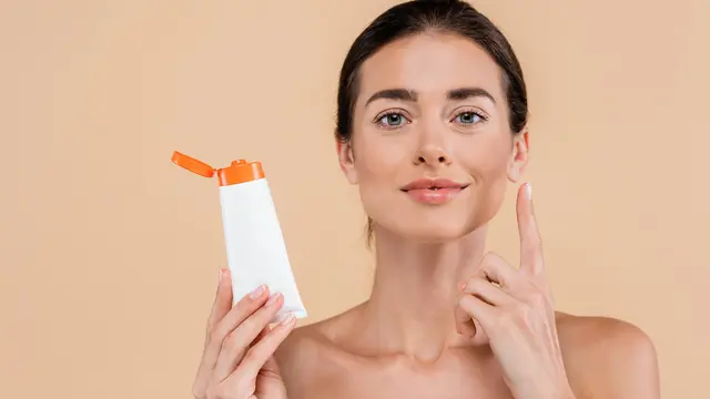 Bye Whitecast! Begini Trik Mengaplikasikan Tone Up Sunscreen yang Tepat agar Penampilan Makin Flawless