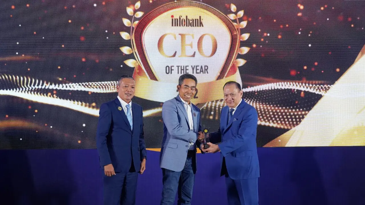 CEO BRI Insurance (BRINS) M Fankar Umran berhasil meraih penghargaan sebagai ‘CEO of The Year 2022’ pada acara Top 100 CEO & The Next Leaders Forum 2022
