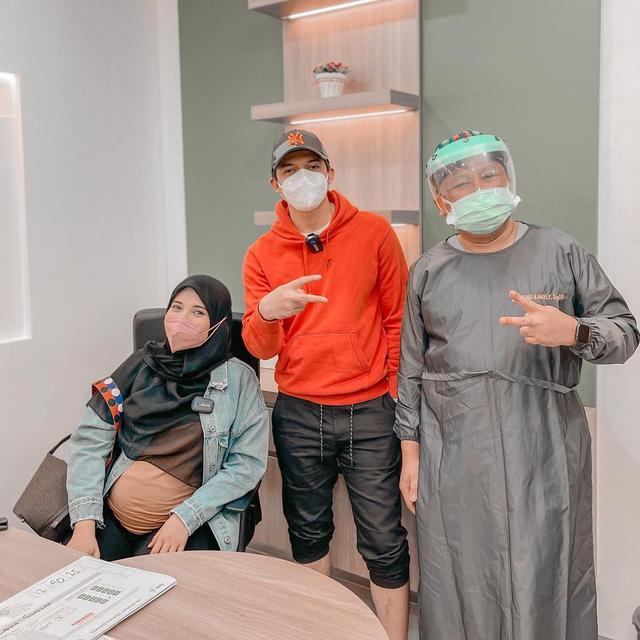 Masuki Trimester Terakhir, Ini 6 Potret Terbaru Zaskia Sungkar saat Hamil Besar