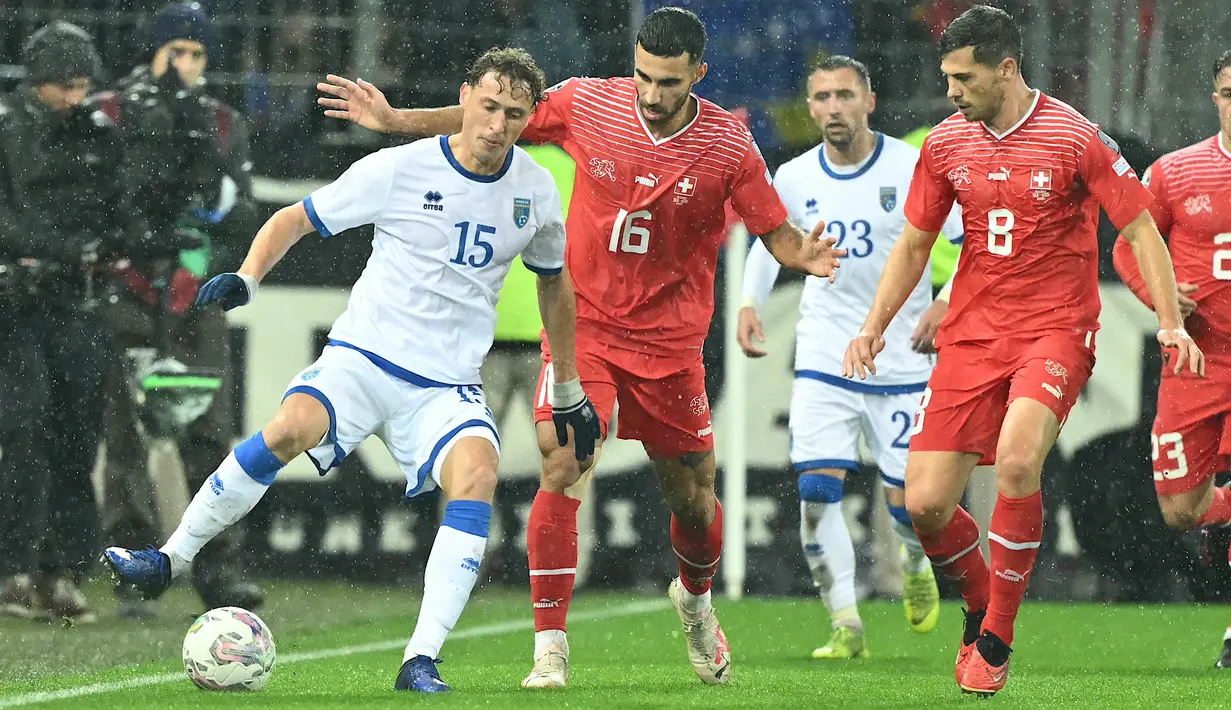 The A-Team memastikan lolos meski hanya menambah satu poin saat menjamu Kosovo. (SEBASTIEN BOZON / AFP)