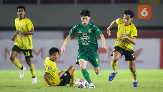 Foto: Peran Besar Bocah 17 Tahun Milik Persebaya saat Mengalahkan Barito Putera di Pekan ke-15 BRI Liga 1
