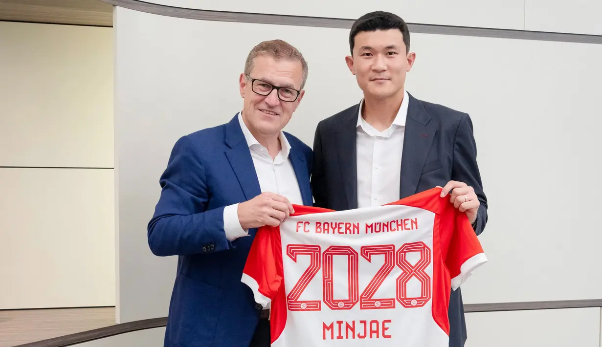 Bahkan pemain berusia 26 tahun itu mampu membawa Napoli meraih Scudetto. Kim kemudian diincar beberapa klub top Eropa. Namun akhirnya Bayern lah yang berhasil memenangi perburuan Kim. (Dok Bayern)