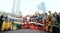 Indonesia menari merupakan sebuah gerakan untuk mendekatkan kembali masyarakat Jakarta dengan tari tradisional nusantara