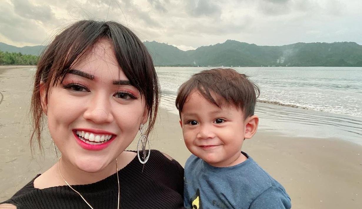 Foto Happy Asmara Waktu Kecil
