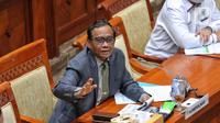 Ketua Kompolnas/Menkopolhukam,  Mahfud MD mengikuti Rapat Dengar Pendapat (RDP) bersama Komisi III DPR di Kompleks Parlemen, Senayan, Jakarta, Senin (22/8/2022). RDP tersebut membahas mengenai kasus penembakan Brigadir J yang melibatkan mantan Kadiv Propam Polri Irjen Ferdy Sambo. (Liputan6.com/Angga Yuniar)