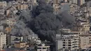 Asap mengepul setelah serangan udara Israel di Dahiyeh, pinggiran selatan Beirut, Lebanon, Rabu 4 Maret 2026. (AP Photo/Bilal Hussein)