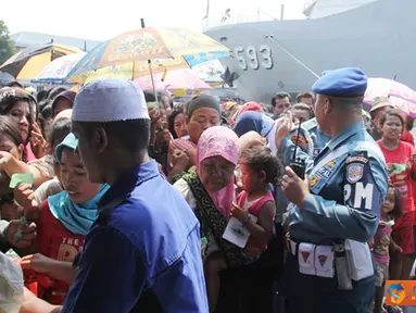Citizen6, Tanjung Priok: Usai Shalat Idul Adha, dilanjutkan dengan penyembelihan hewan kurban yang terdiri dari sembilan sapi dan 16 kambing di dermaga Kolinlamil. Tercatat sebanyak 2250 kantong daging telah dibagikan kepada masyarakat. (Pengirim: Dispenk