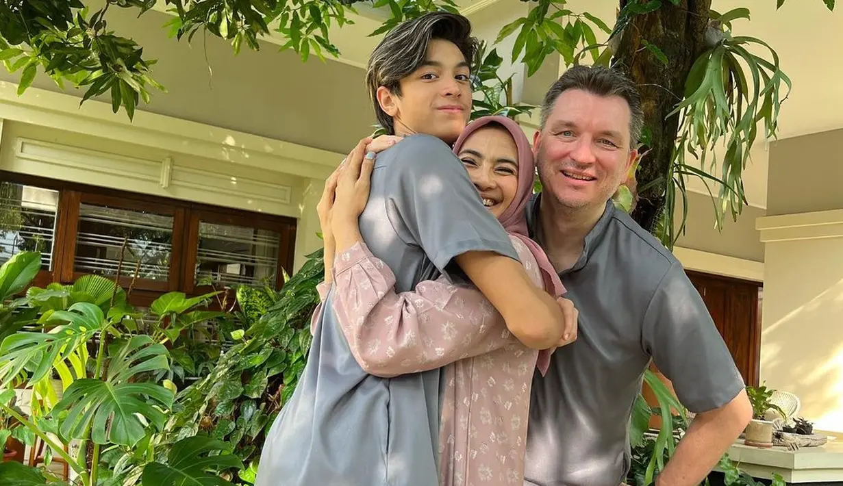 <p>Foto sederhana namun hangat ia bagikan pada akun media sosial Maudy Koesnaedi.&nbsp;(Foto: Instagram/ Maudy Koesnaedi)</p>