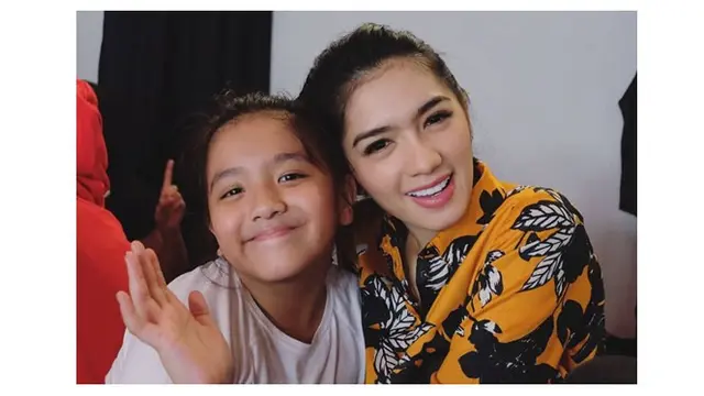 7 Potret Kebersamaan Angel Karamoy dan Lovely Rumangkang, Bak Kakak Beradik