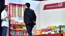 Presiden Joko Widodo berbincang dengan Founder dan CEO Bukalapak Achmad Zaky selama acara hari ulang tahun (HUT) ke-9 BukaLapak di Jakarta Convention Center (JCC), Kamis (10/1). (Liputan6.com/HO/Biropers)