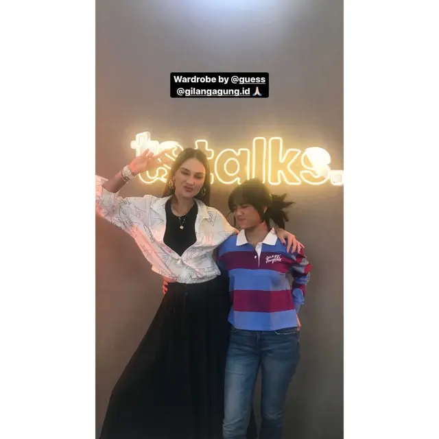 6 Potret Fuji Bareng Selebriti Tanah Air, Dapat Banyak Dukungan