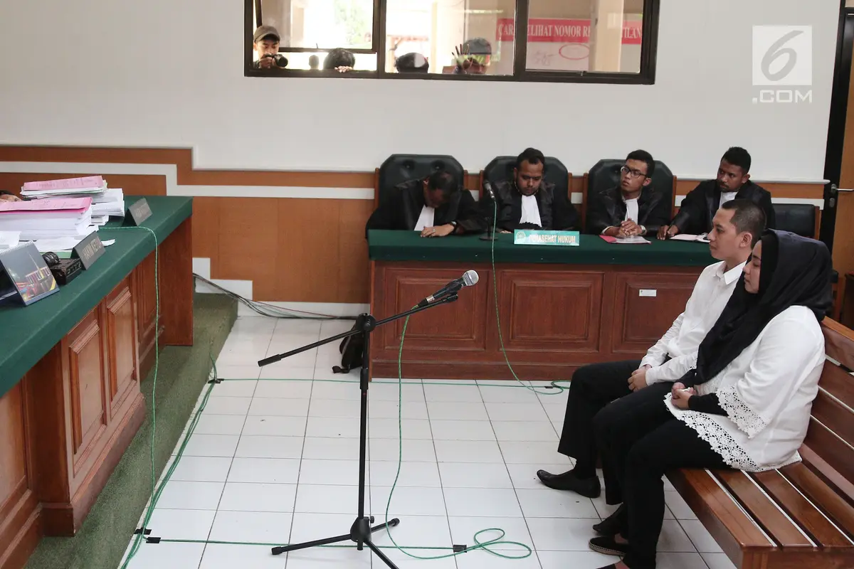 Pasangan Bos First Travel Divonis 20 Tahun dan 18 Tahun Penjara