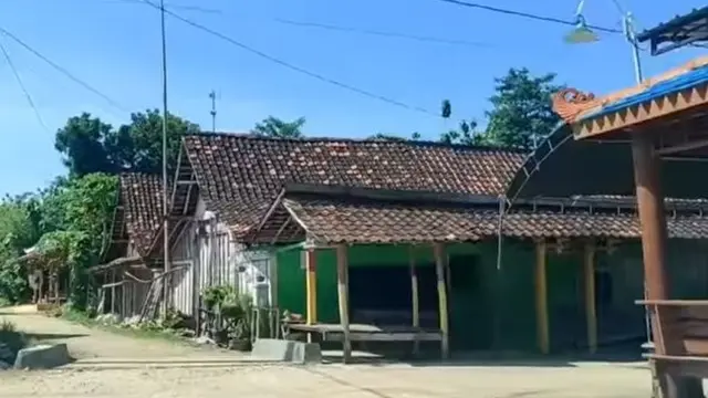 6 Penampakan Sederhana Rumah Pratama Arhan di Blora Sebelum Renovasi, Berdinding Kayu