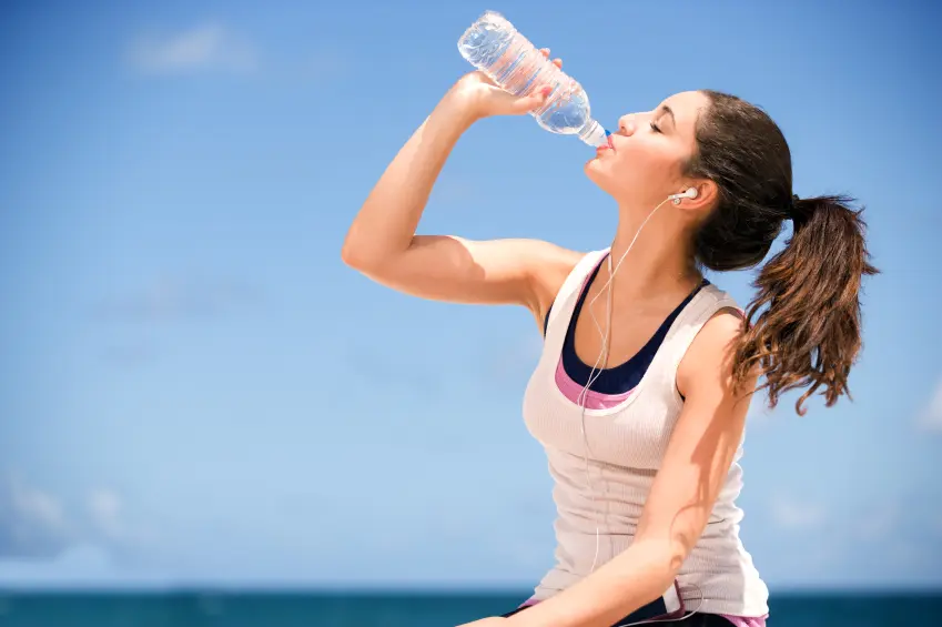 Apakah kamu bisa diet hanya dengan air putih? Temukan jawabannya di sini! (Sumber Foto: mltblog.com)