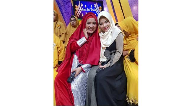 5 Gaya Dinar Candy Saat Berhijab