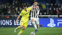 Gelandang Juventus, Adrien Rabiot, saat bersua Villarreal pada laga leg pertama 16 besar Liga Champions di Estadio de la Ceramica, Rabu (23/2/2022) dini hari WIB. (AFP/Jose Jordan)