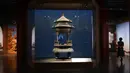 Benda pameran di Museum Istana, Beijing, China, Kamis (10/9/2020). Pameran bertajuk Kemegahan Abadi: Enam Abad di Kota Terlarang diselenggarakan di Museum Istana yang juga dikenal sebagai Kota Terlarang untuk memperingati 600 tahun usia bekas kompleks kekaisaran tersebut. (Xinhua/Jin Liangkuai)