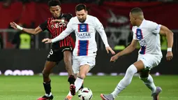 Messi menorehkan dua catatan menawan kala membintangi kemenangan PSG atas Nice di Liga Prancis. (CHRISTOPE SIMON/AFP)