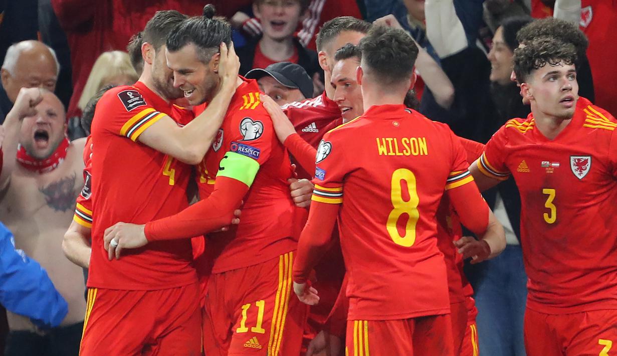 Zona Eropa masih menyisakan satu tiket lagi di babak play-off yang akan diperebutkan oleh Wales menghadapi pemenang antara Skotlandia dan Ukraina. Laga Skotlandia dan Ukraina masih tertunda akibat invasi Rusia ke Ukraina, yang akhirnya mendiskualifikasi Rusia. (AFP/Geoff Caddick)