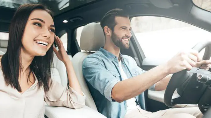 4 Hal Ini Jadi Tanda Dia Jatuh Cinta Padamu | Copyright: iStockphoto/g-stockstudio