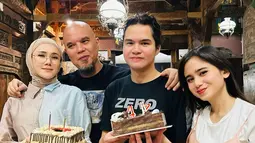 Mulan Jameela Rayakan Ulang Tahun ke-47 Bareng Dul Jaelani