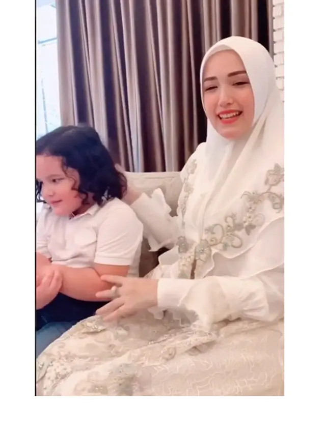 7 Momen Lebaran Adelia Wilhelmina Jauh dari Pasha 'Ungu', Hanya Ditemani Anak