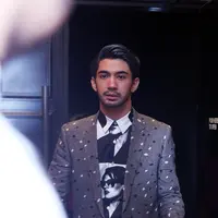 "Selama reading satu bulan saya makan terus untuk menambah berat badan. Jatah makan Bunga Citra Lestari saya yang habiskan," ujar Reza ditemui di kantor Falcon Picture, Duren Tiga, Jaksel, beberapa waktu lalu. (Nurwahyunan/Bintang.com)