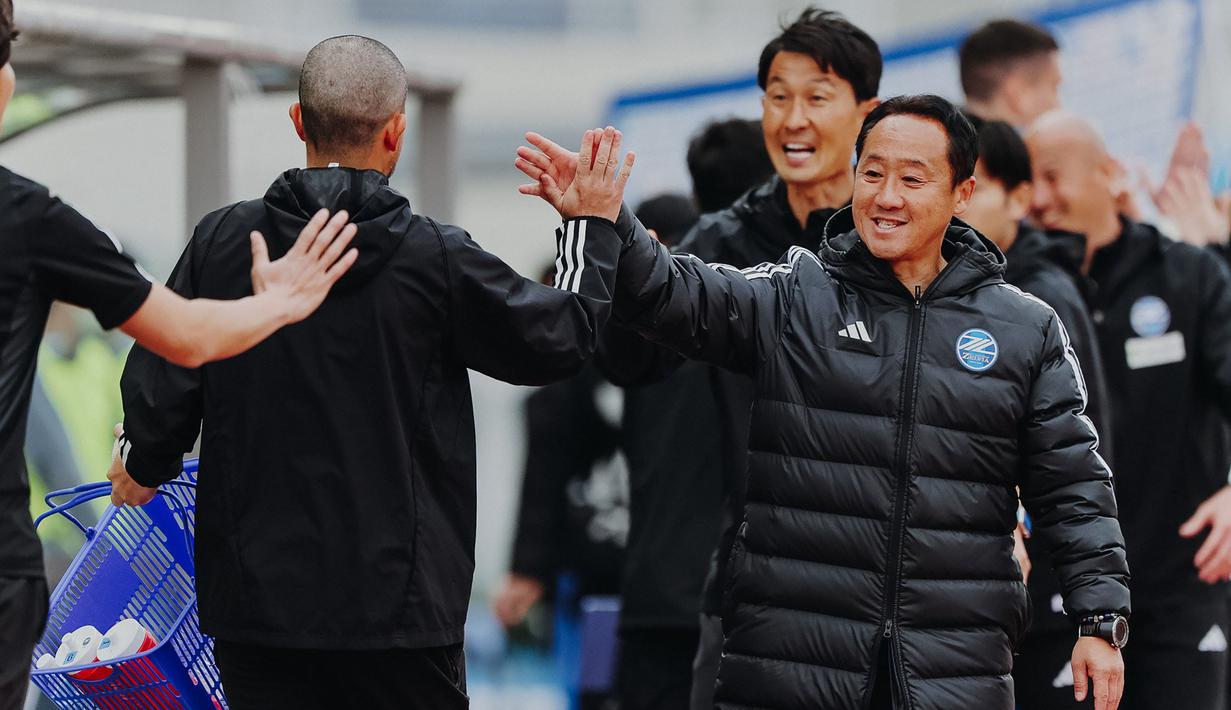 Dinakhodai mantan pelatih tim SMA, Go Kuroda, Machida Zelvia mencatat hasil 3 kali menang dan sekali imbang pada empat laga awal J1 League musim ini. (J.LEAGUE)