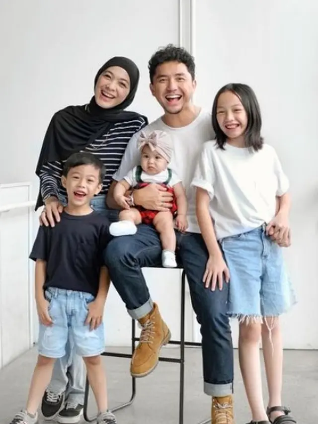 Omesh bersama keluarga (Instagram/omeshomesh)