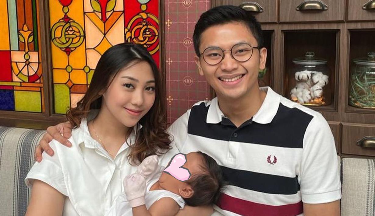 Selain dari Nikita, Winona juga mendapat kejutan dari sang suami Galih Baghaskara. Pasangan yang menikah pada 21 November 2021 ini tampak semakin bahagia dengan kehadiran buah hati. Dalam mengarungi bahtera rumah tangga, keduanya juga selalu memamerkan momen romantis. (Liputan6.com/IG/@nonawilly16)