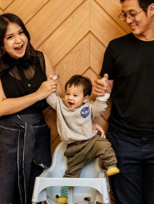 Anak yang akrab dipanggil Iori ini terlihat begitu bahagia saat bersama kedua orangtuanya. (Foto: instagram.com/juniorliem)