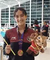 Setelah 11 tahun penantiannya akhirnya tim renang Putri Indonesia memenangkan medali emas di ajang Sea Gamas melalui Masniari Wolf. Yuk intip bagaimana parasnya. @pbprsi