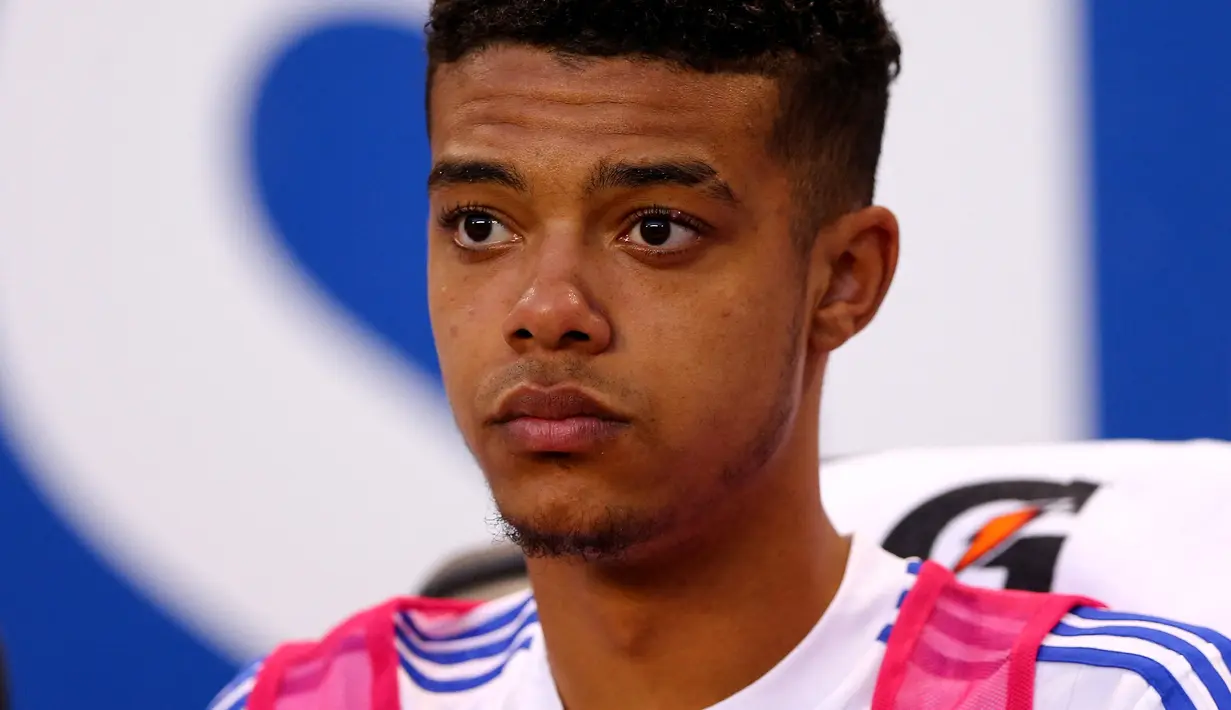 Sama seperti Charly Musonda Jr, Jake Clarke-Salter juga merupakan lulusan akademi Chelsea yang berhasil promosi ke tim utama. Ia juga lebih banyak dipinjamkan untuk menambah jam terbangnya. Pada musim panas 2022 ini, Jake memilih hengkah menuju Queens Park Rangers dengan status bebas transfer. (Getty Images via AFP/Elsa)
