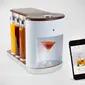 Robot bartender ini mampu membuat cocktail dengan sekali tap saja pada smartphone Anda. (Doc: Abc)