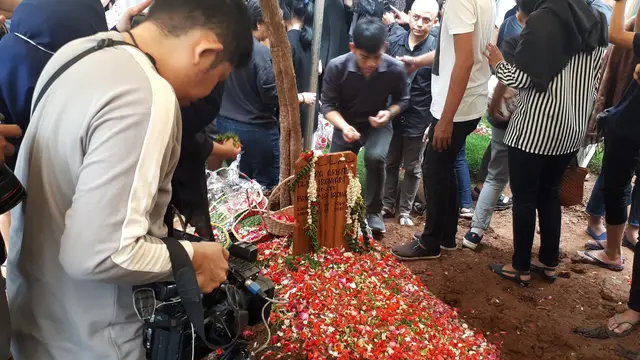 Pemakaman Ria Irawan (Zulfa Ayu Sundari)
