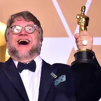 Guillermo del Toro memenangkan Oscar pertamanya karena filmnya berkat film yang digarapnya, The Shape of Water. (Telemundo)