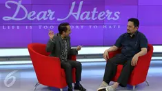 Farhat Abbas saat menghadiri acara "Dear Haters" di SCTV Towers, Jakarta, Kamis (21/1/2016). Program 'Dear Haters' bertujuan untuk mengkampanyekan tentang cinta, dan pengertian dalam hidup. (Liputan6.com/Herman Zakharia)