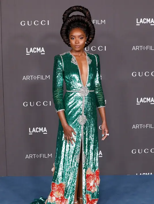 <p>KiKi Layne. Ini adalah momennya di LACMA Art + Film Gala 2019. Foto: Vogue.</p>