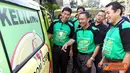 Citizen6, Bogor: PLN Luncurkan layanan keliling kelistrikan di wilayah kerja PLN Distribusi Jawa Barat dan Banten secara serentak. Program layanan keliling ini dilaksanakan di 100 unit pelayanan dan jaringan (UPJ)  PLN DJBB. (Pengirim: Agus Trimukti)
